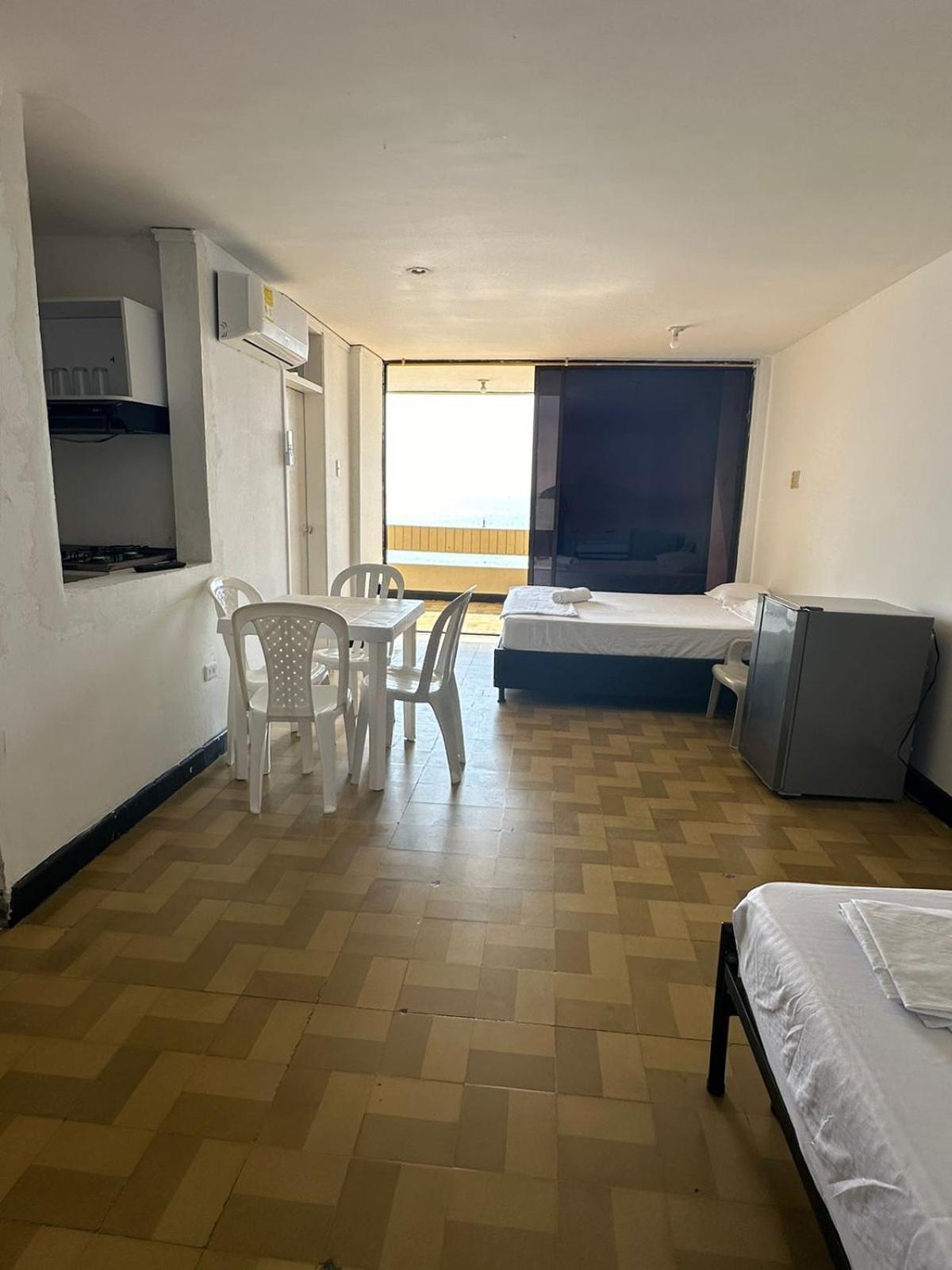 Al Frente De La Bahía De Apartamento